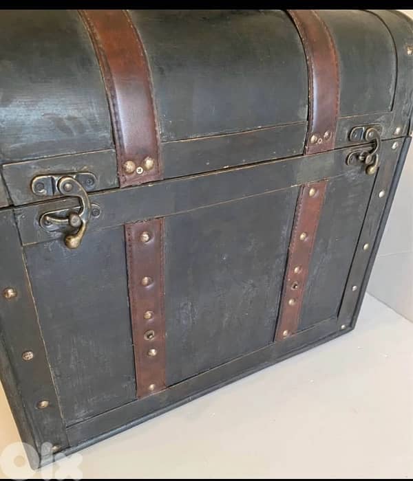 vintage wood and leather chest 2