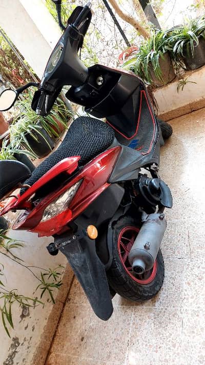 V-150 وراق معرض