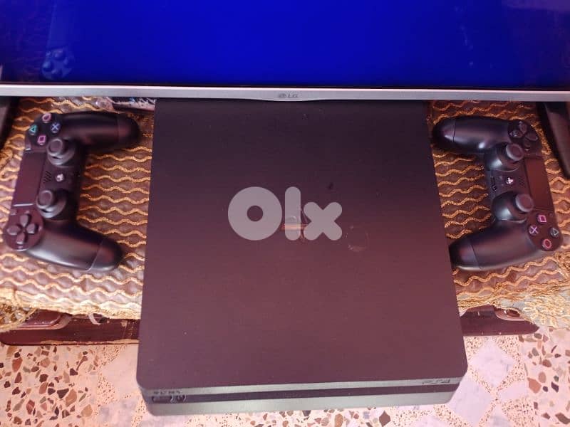 ps4 slim m3addale with 2 controller 3