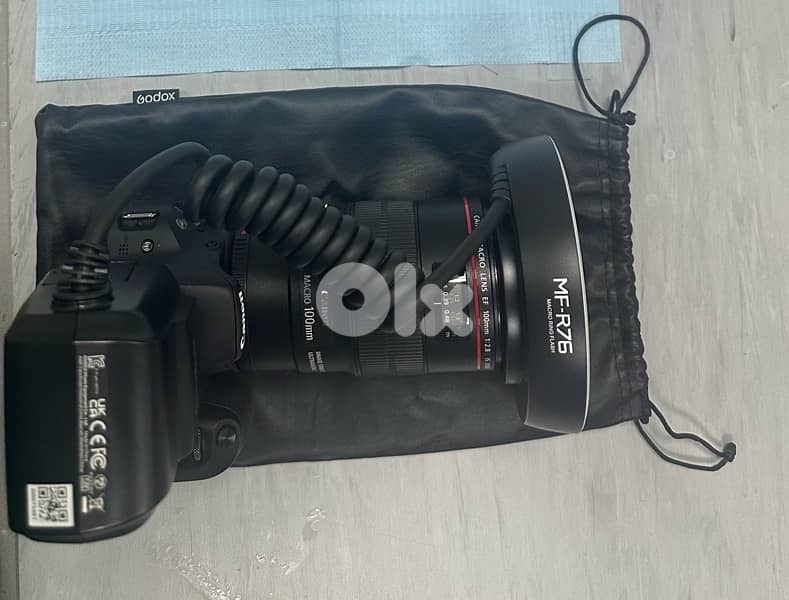 Canon 200D / Lens Macro 100 mm / ring flash / bag 1