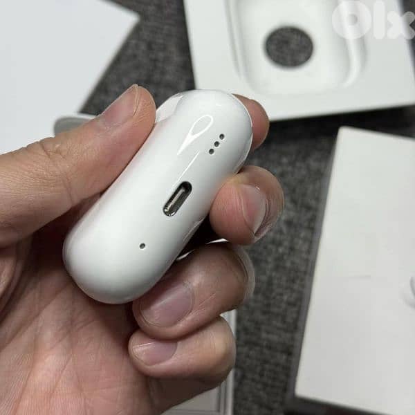 Apple AirPods pro 2 USB C Original Apple with warranty 1