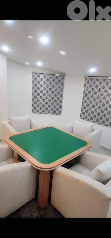 table & 4 chairs 0
