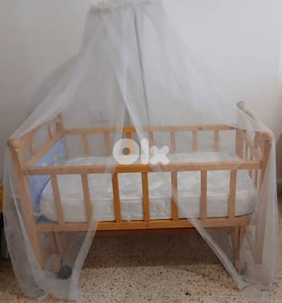 تخت طفل حديث الولادة