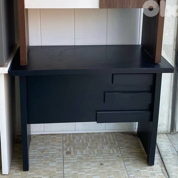 study/work 3 desks 0