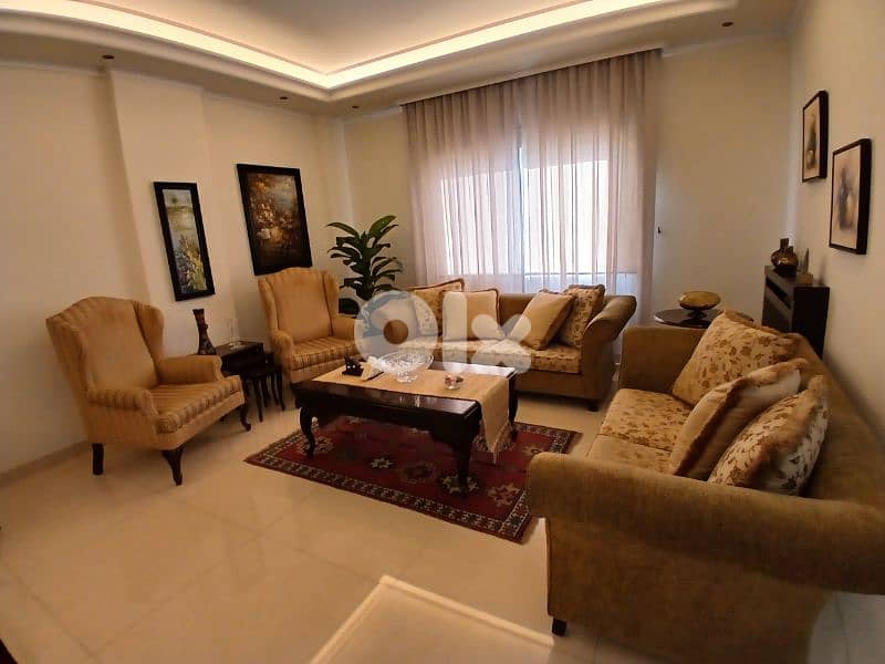 used like new excellent quality صالون كامل مع طاولة خشب وسط كبيرة 0