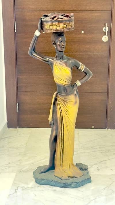 statue