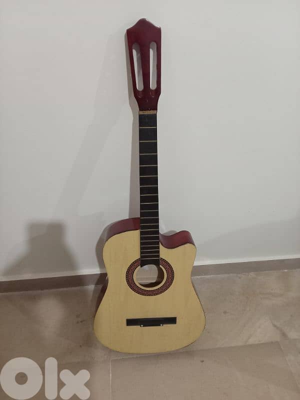 غيتار للبيع للديكور شبه جديد السعر 30$ 0