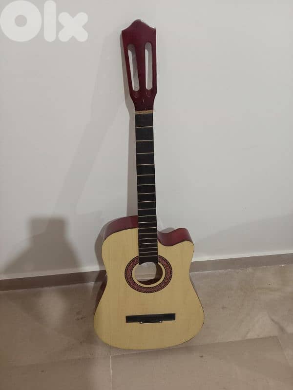 غيتار للبيع للديكور شبه جديد السعر 30$ 1
