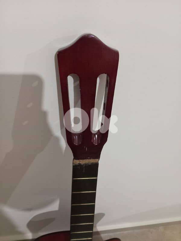 غيتار للبيع للديكور شبه جديد السعر 30$ 3