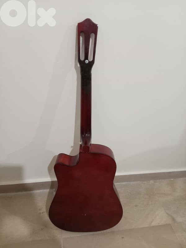 غيتار للبيع للديكور شبه جديد السعر 30$ 5