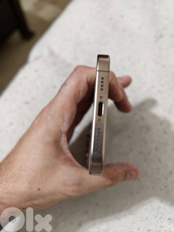 Iphone 16 pro max 4