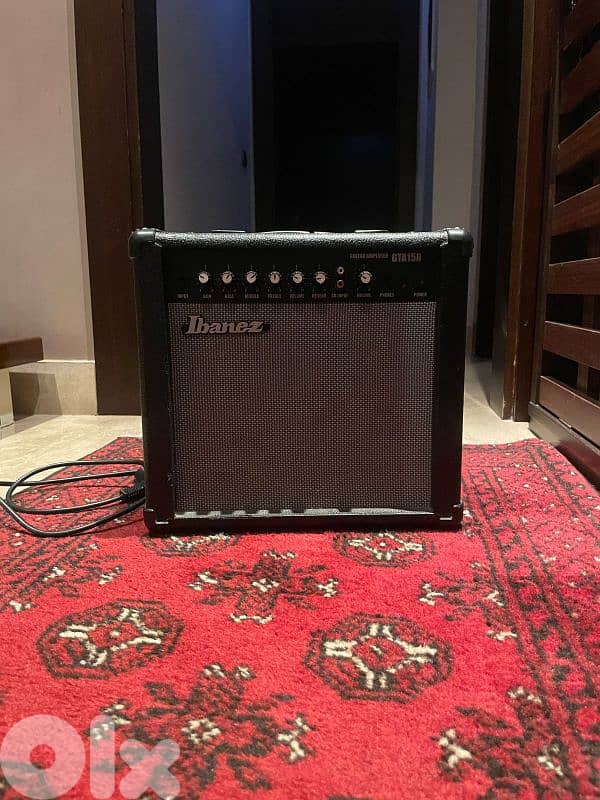 red on white stratocaster with amp and cables 3