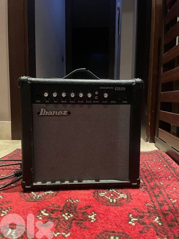 red on white stratocaster with amp and cables 4