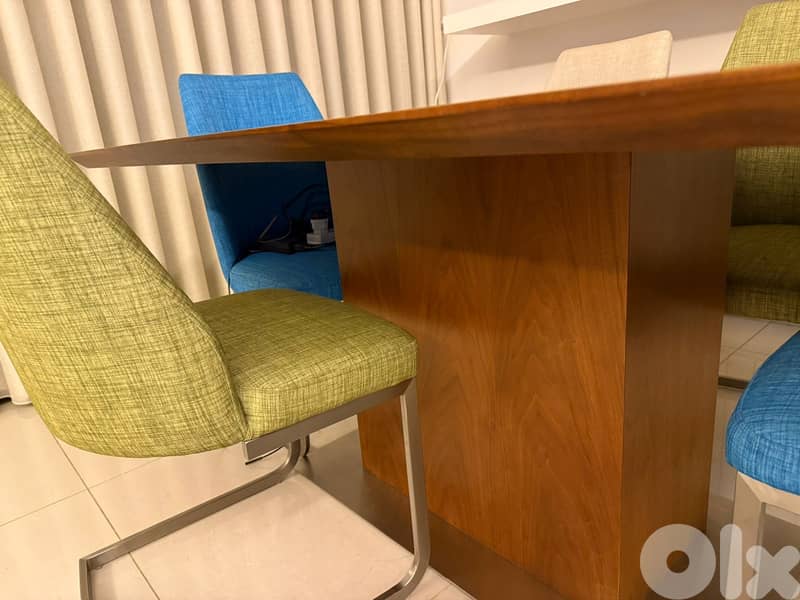 DINING TABLE AND 6 CHAIRS 3
