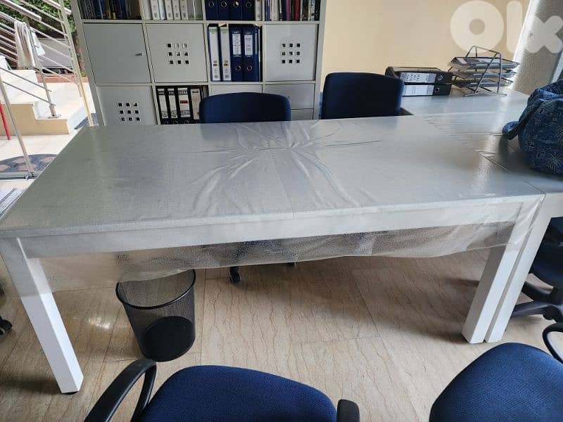 white table expendable 1