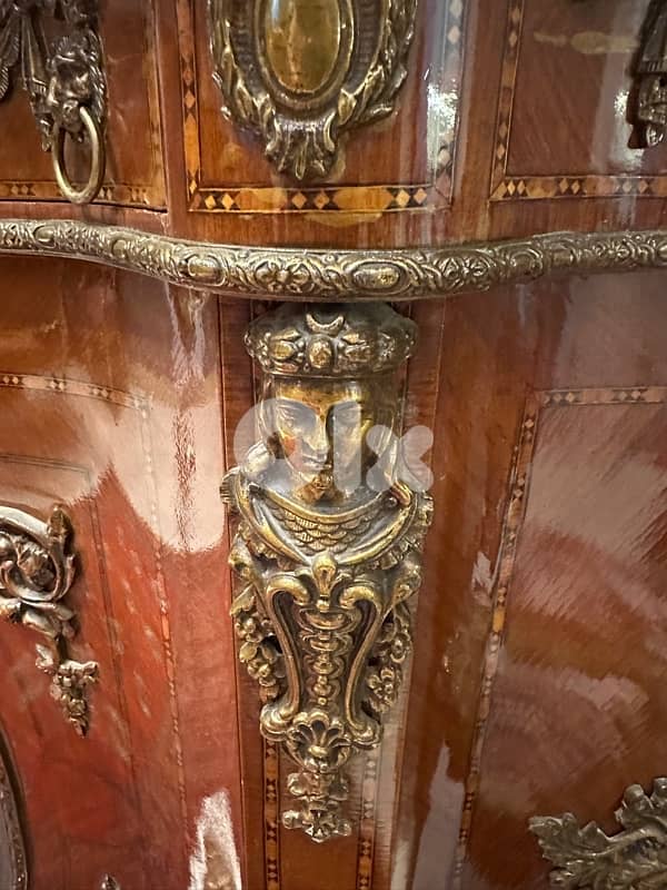 bahu and mirror and chair 2