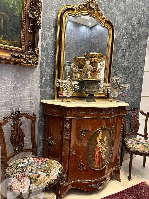 bahu and mirror and chair 5