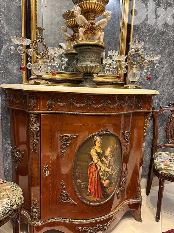 bahu and mirror and chair 6