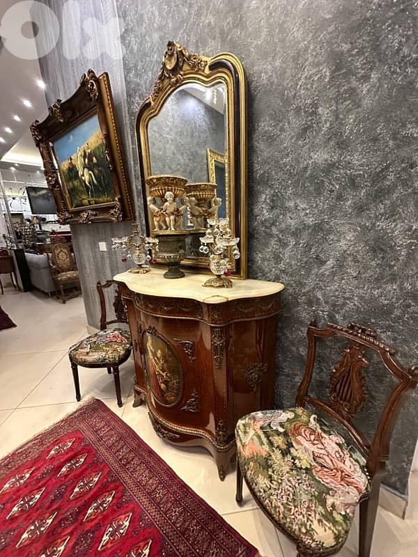 bahu and mirror and chair 9