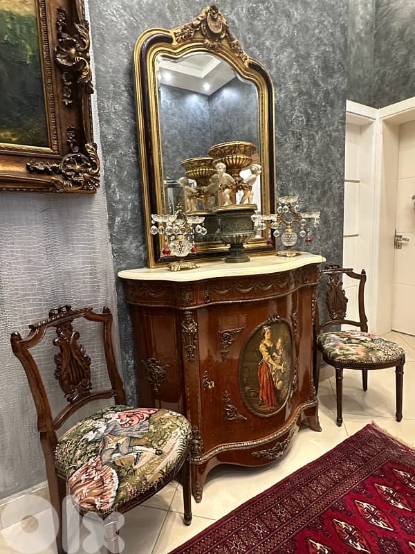 bahu and mirror and chair 12