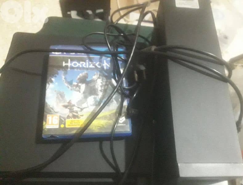 Ps4 slim 5ar2a ma3 maskteyn 1 mnoun original + 2cd 4