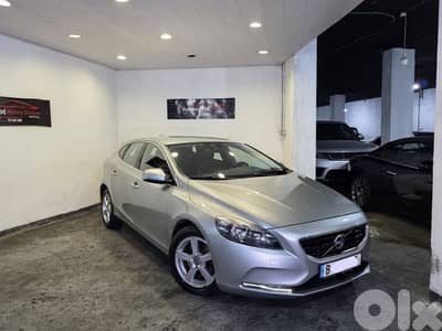 2015 Volvo V40 T4 Grey/Black Leather Company Source Like New!