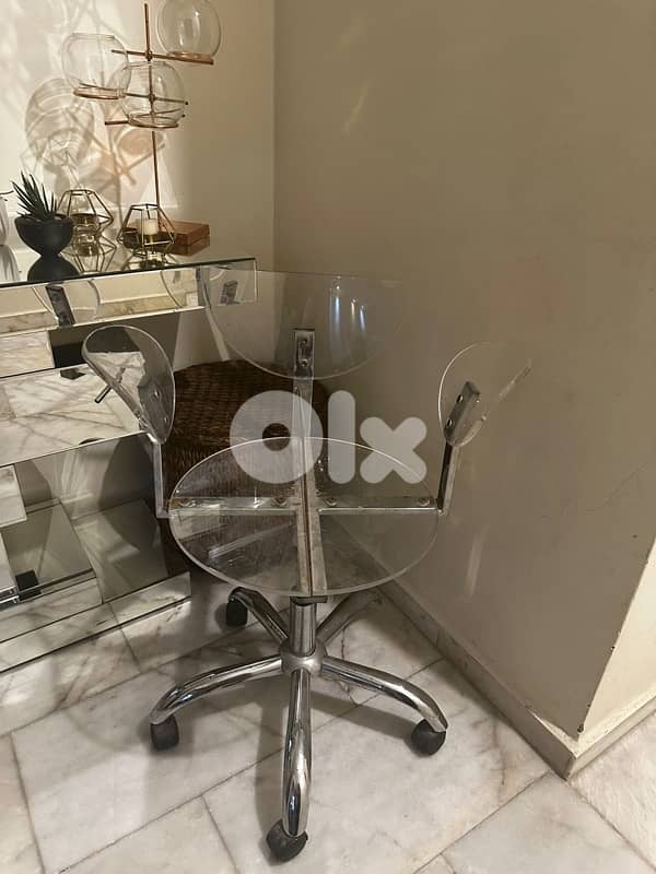 Xingwei plexi & chrome chair. 80$ 1