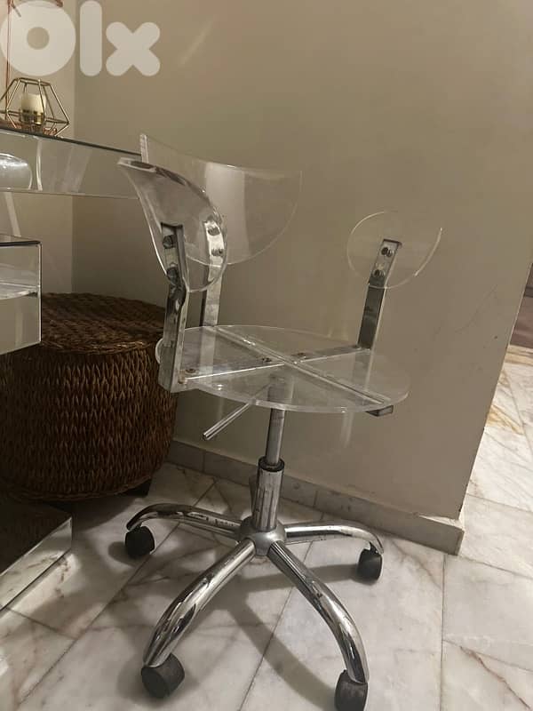 Xingwei plexi & chrome chair. 80$ 2