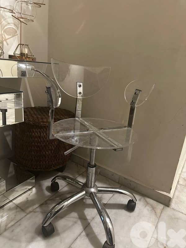 Xingwei plexi & chrome chair. 80$ 3