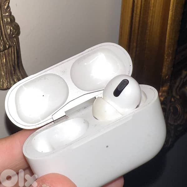Airpods Pro 1 Magsafe Original (Case and Left piece onyl) 2