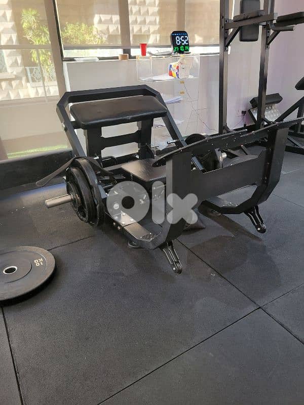Hip thrust machine 0