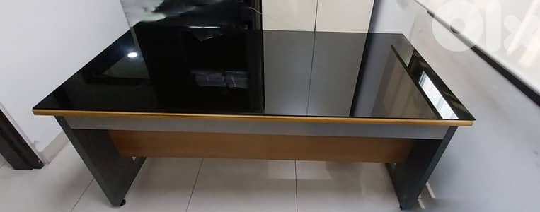 desk black