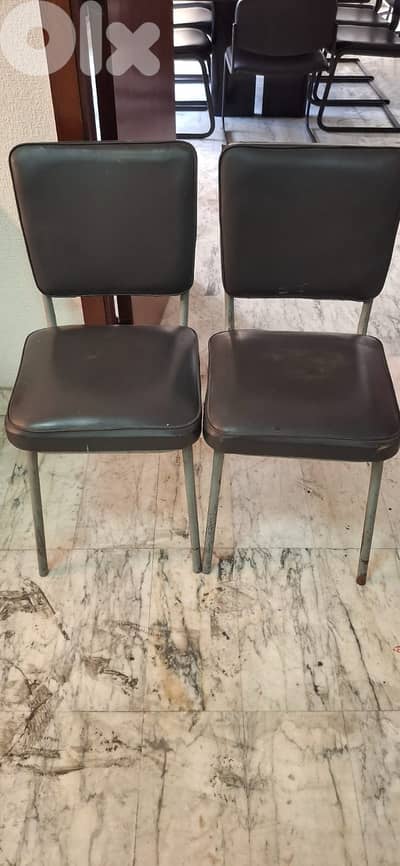 chairs black