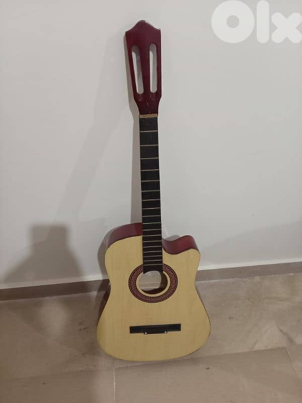 غيتار للبيع للديكور شبه جديد السعر 25$ 1