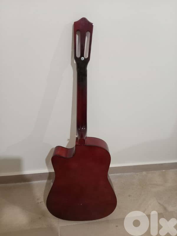 غيتار للبيع للديكور شبه جديد السعر 25$ 5