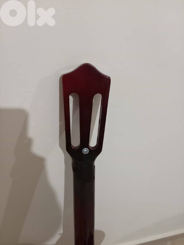 غيتار للبيع للديكور شبه جديد السعر 25$ 7