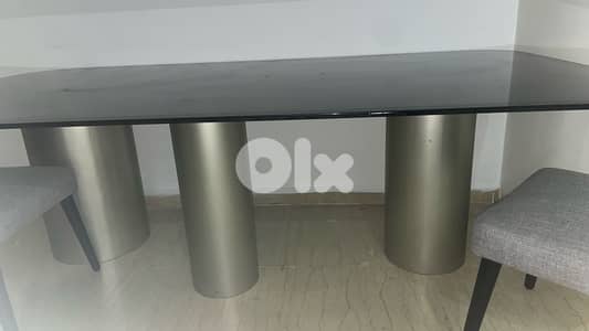 table+ chairs