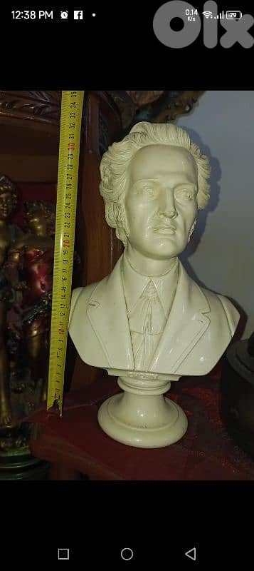 Bust of Frédéric Chopin.