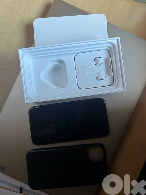 iPhone 11 Black 64GB for Sale 3