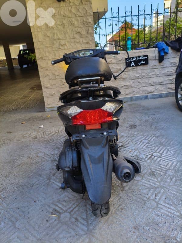 V150 Azzo 2