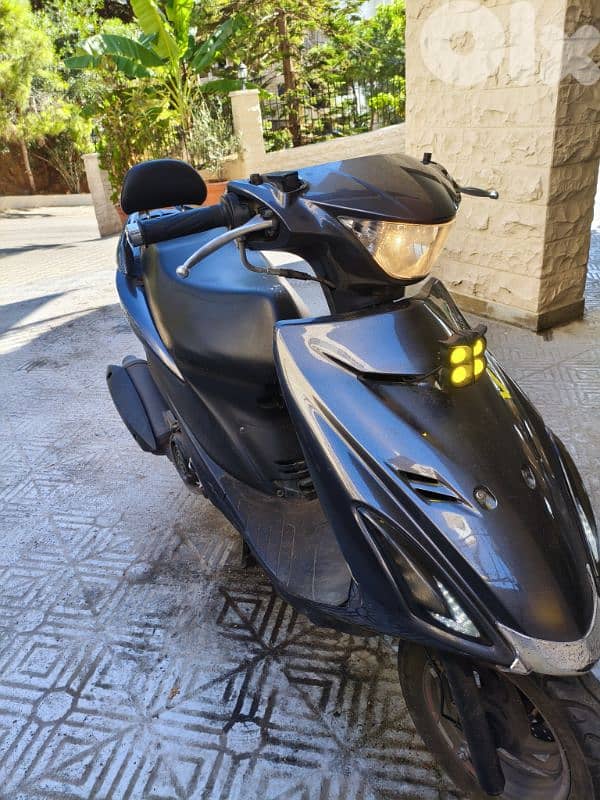 V150 Azzo 3
