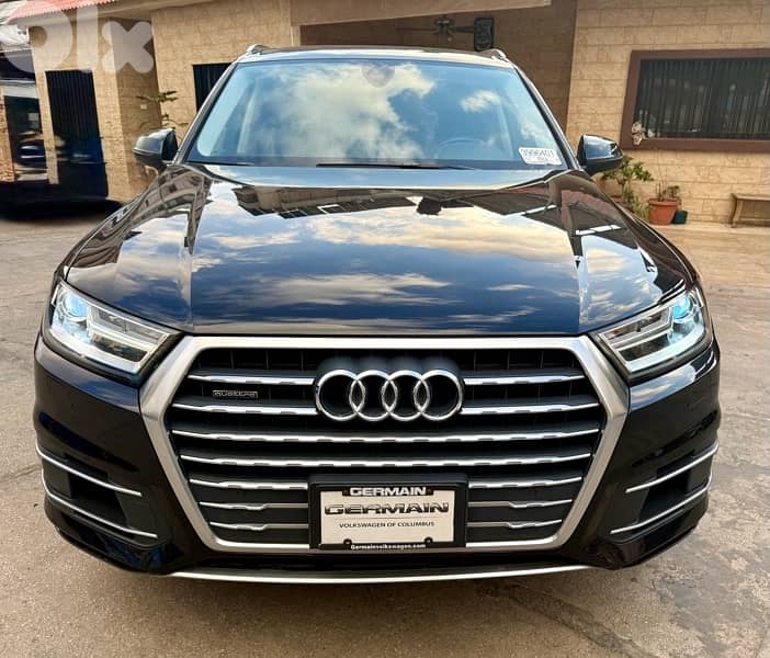 Audi Q7 2017 Premium 7 seats  Clean carfax 0