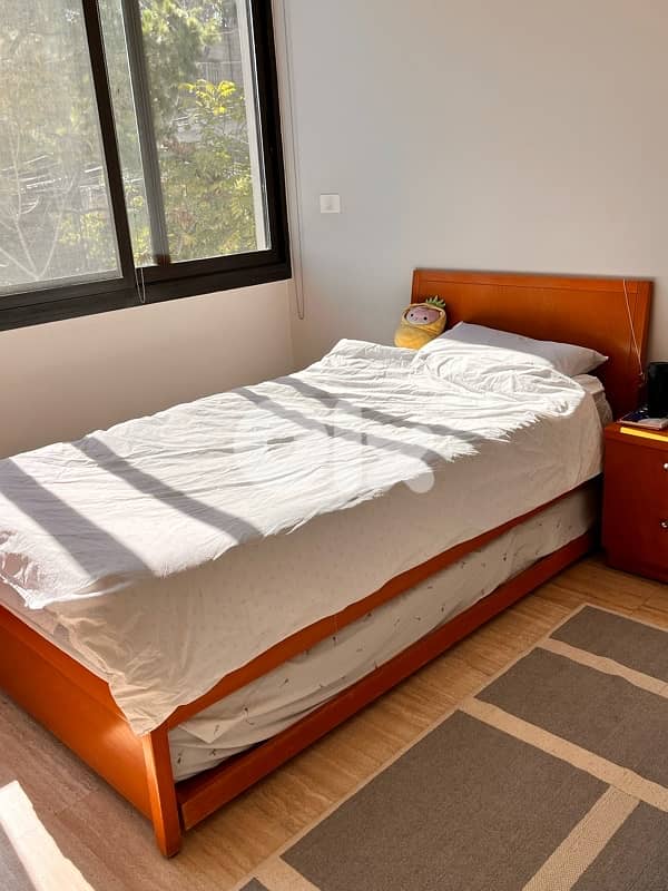 One bed with a Drawer 0