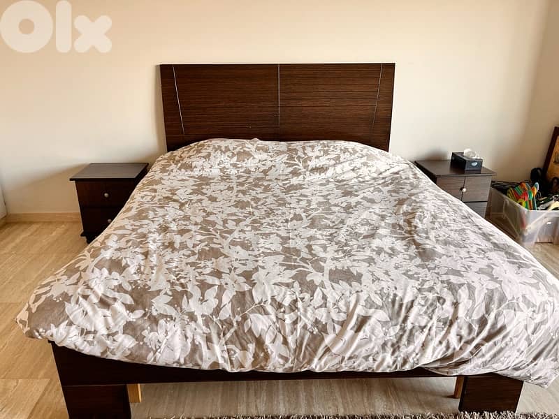 King Size Bed with 2 bed tables 1