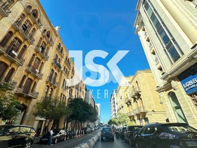 L19421 - Apartment For Sale in a High-End Building in Down Town