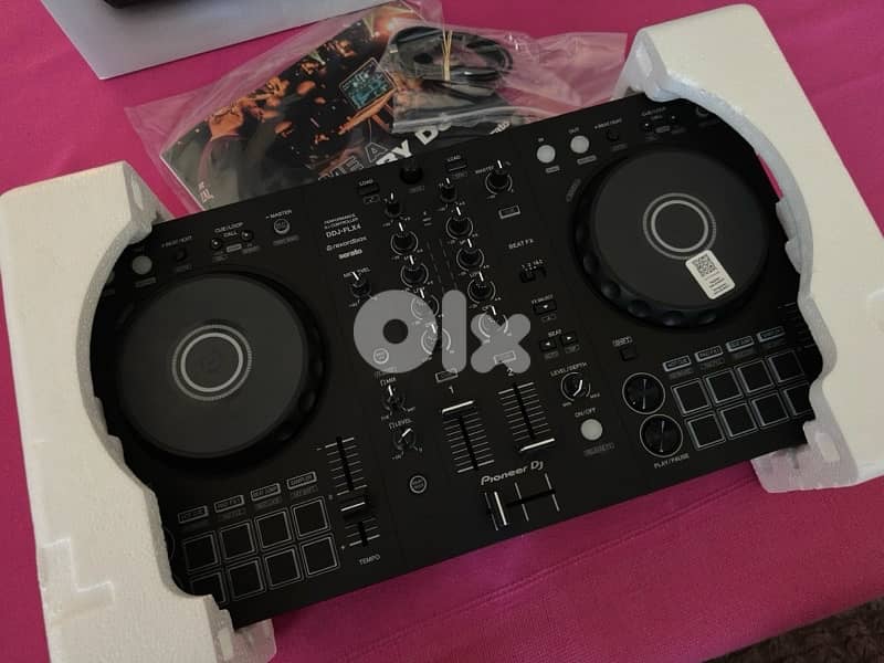 Pioneer DDJ-FLX4 DJ Controller + Reloop Speakers & Headphones 2