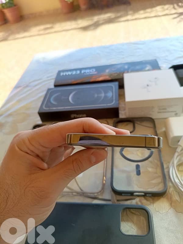 iphone 12 pro 128 gega with all accessories 4