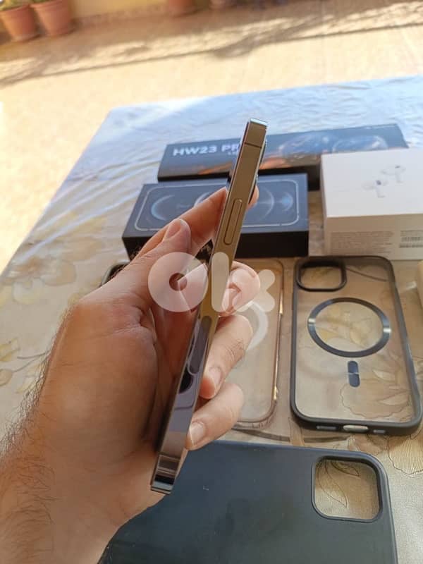 iphone 12 pro 128 gega with all accessories 6