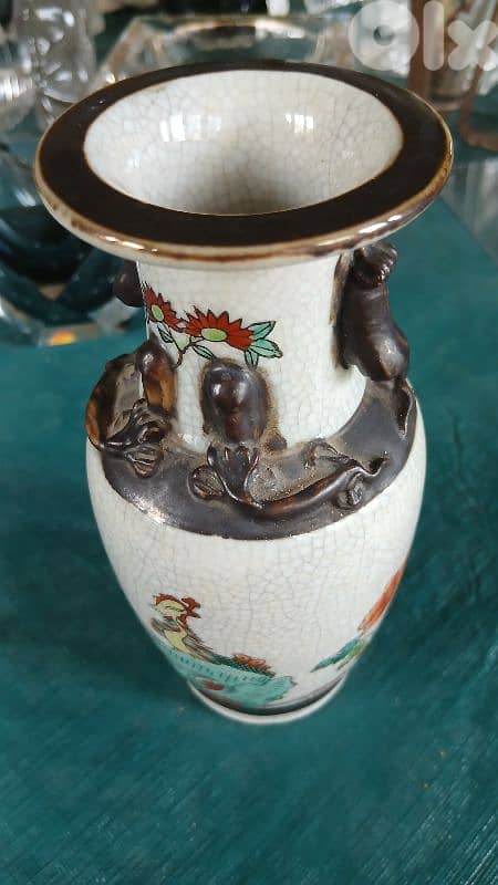 vintage Chinese vase 3
