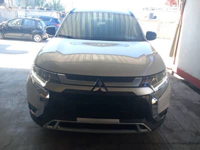Mitsubishi Outlander 2019 full 7 seats 4 cylinder
